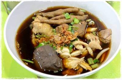 ก๋วยเตี๋ยวไก่ เส้นเล็ก ที่ ร้านอาหาร Kho ข้าวมันไก่โก๊ะตี๋ RCA