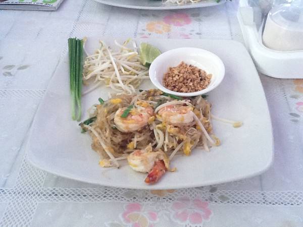 วุ้นเส้นผัดไทกุ้งสดก็อร่อย วุ้นเส้นน้อยไปนิดนึงสำหรับคนที่ชอบ ที่ ร้านอาหาร Capitan Amigo