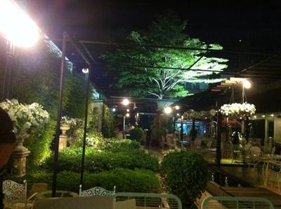 ร้านอาหาร Aree Alley