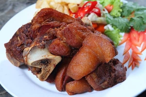 ขาหมูเยือรมัน ที่ ร้านอาหาร Saxophone Pub & Restaurant