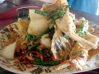 ปูม้าผัดผง อร่อย คอนเฟริน เลยค่ะ ที่ ร้านอาหาร นราทิพย์ ซีฟู้ด