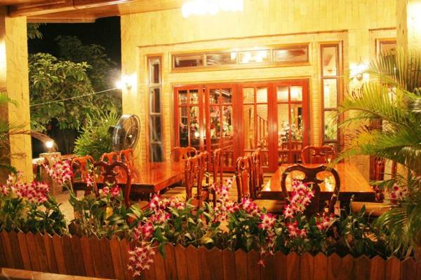ร้านอาหาร บ้านสวนเศวตกมล