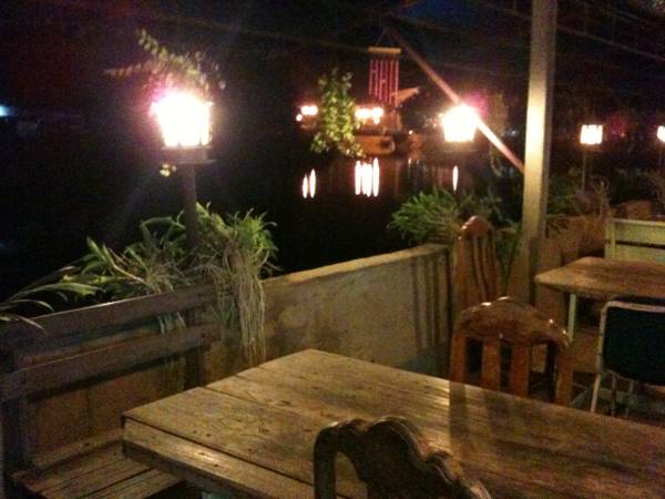 ร้านอาหาร เฟื่องฟ้า ปลาแม่น้ำ