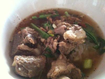 ซี่โครงต้มยำ ที่ ร้านอาหาร ร้านเจ๊แฮ