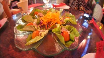 สลัดห่อ ที่ ร้านอาหาร เวียง จูมออน ทีเฮาส์