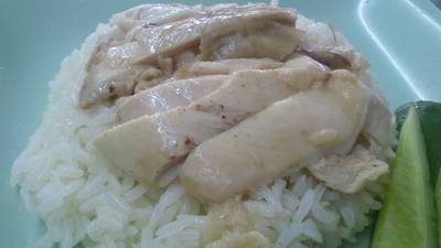ไก่เนื้อนุ่ม ที่ ร้านอาหาร ข้าวมันไก่ซุ่ยเฮง