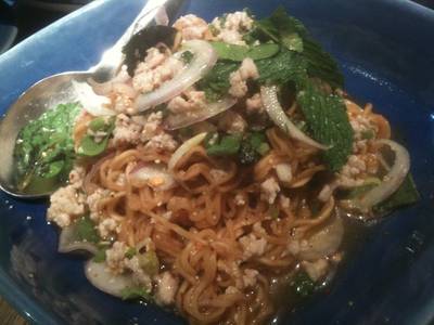 ลาบมาม่า สั่งได้เลย อร่อย! ที่ ร้านอาหาร Yum & Tum K-Village