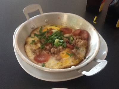 ไข่กระทะ ที่ ร้านอาหาร MaeAuKor Coffee U-Thong