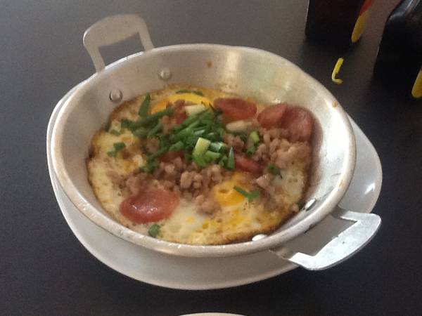 ไข่กระทะ ที่ ร้านอาหาร MaeAuKor Coffee U-Thong