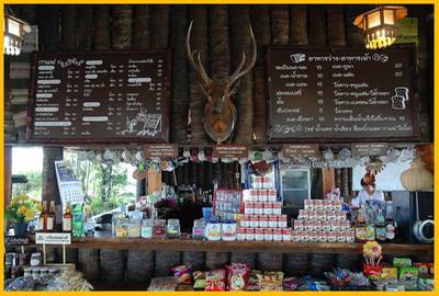 มีซุ้มกาแฟสด และแบบโบราณ  ที่ ร้านอาหาร Baan Ton Son