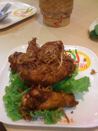 ไก่ทอด ที่ ร้านอาหาร Jad Jan จัดจ้าน CDC 