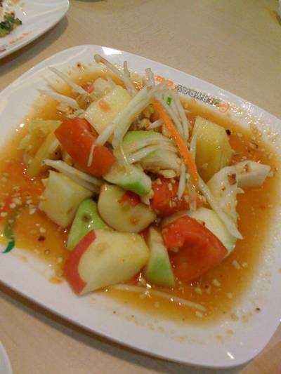 ตำผลไม้ ที่ ร้านอาหาร Jad Jan จัดจ้าน CDC 