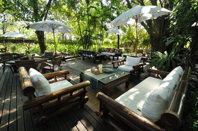 บรรยากาศในสวน ที่ ร้านอาหาร ครัวสุพรรณิการ์