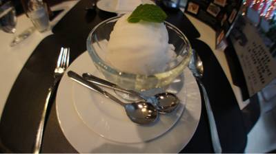 เชอเบทมะพร้าว 65บาท ที่ ร้านอาหาร Greyhound Café สยามเซ็นเตอร์