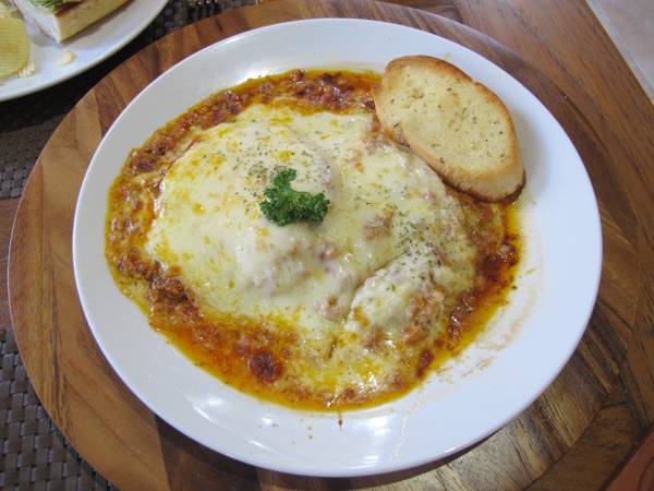 ลาซานญ่าหมู โฮมเมด ที่ ร้านอาหาร Charcoa House