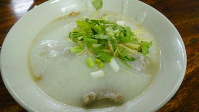 โจ๊กหมูใส่ไข่ ที่ ร้านอาหาร คั่วชามเปล