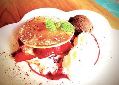 *v* ที่ ร้านอาหาร Let's Sweet (Cafe & Pancake House)