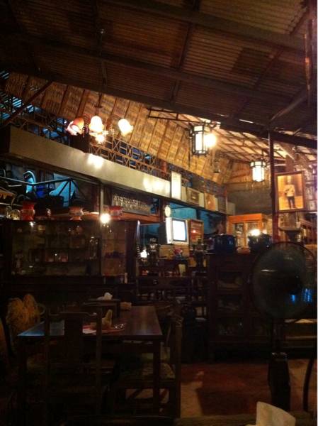 ครัวเก่าเก็บ อาหารไทยๆ บรรยากาศเก่าๆ เพลงเก่าๆ ที่ ร้านอาหาร ครัวเก่าเก็บ