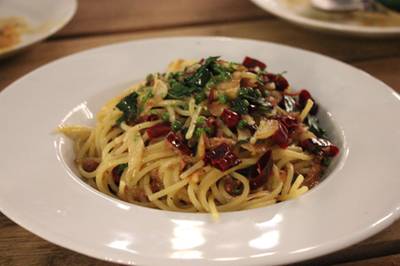 สปาเก็ตตี้ผัดพริกแห้ง ที่ ร้านอาหาร “Belgian Beer Fest” at K-village