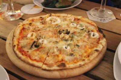 พิซซ่าหน้าทะเล ที่ ร้านอาหาร “Belgian Beer Fest” at K-village
