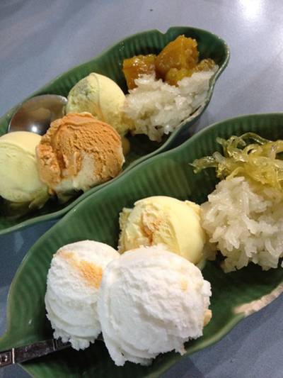 ร้านอาหาร ไอติมกะทิ ในตลาดหัวหิน