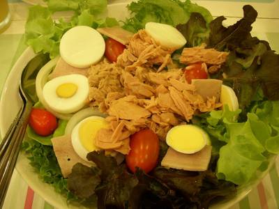สล้ดทูน่า ไข่ แฮม ที่ ร้านอาหาร Inspire Salad สล้ดทูน่า ไข่ แฮม ที่ ร้านอาหาร Inspire Salad
