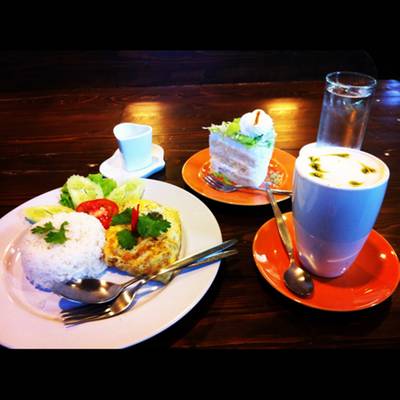ร้านอาหาร เฟินส์ฮัท