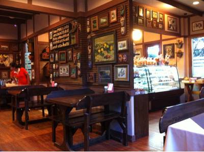 ร้านอาหาร เฟินส์ฮัท