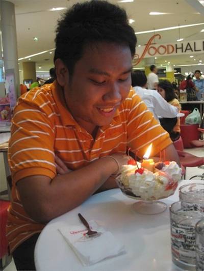 วันเกิดของคนสวยประจำทีมอธิฐานขอพรอยู่ค่ะ ที่ ร้านอาหาร Swensen's Siam Paragon