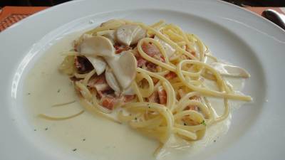 สปาเก็ตตี้คาโบนารา (Spaghetti carbonara) ที่ ร้านอาหาร NEXT 2 Café & Terrace