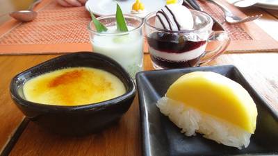 ของหวานบางส่วน ที่ ร้านอาหาร NEXT 2 Café & Terrace