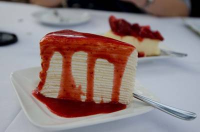 เครปเค้กสุดอร่อย ที่ ร้านอาหาร Secret Garden สาทร