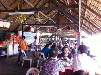 ร้านอาหาร พิณทองเรือนแพกุ้งเผา