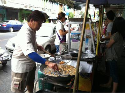 ร้านอาหาร ยุ้ยเผือกทอด เสาชิงช้า