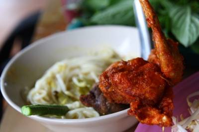 ร้านอาหาร ร้านขนมจีนโกจ้อยไก่ทอด