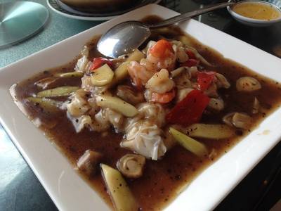 ราดหน้าซอส XO ที่ ร้านอาหาร Royal Kitchen Terminal 21