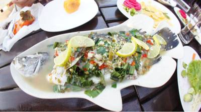 ร้านอาหาร ริมผา ลาภิน