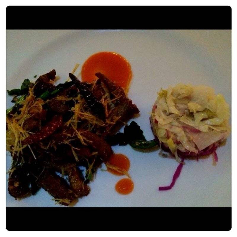 เนื้อทอดจัดจ้าน ที่ ร้านอาหาร Vita Bistro
