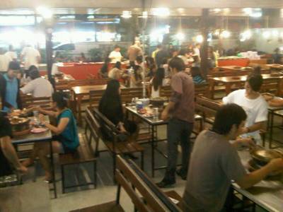 ที่นั่งในร้าน ที่ ร้านอาหาร นานาหมูกะทะ