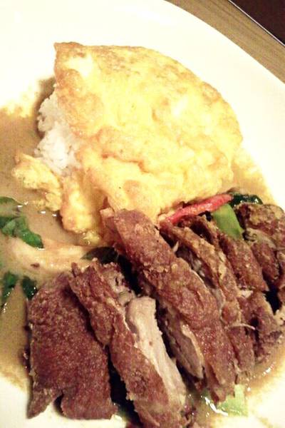 ข้าวแกงเขียวหวานเป็ดกรอบ ที่ ร้านอาหาร Cafe & Etcetera By Kloset