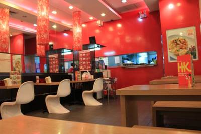 บรรยากาศในร้าน(แบบแอบถ่าย) ที่ ร้านอาหาร Hongkong Noodle เมเจอร์ รัชโยธิน