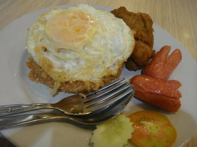 มาแล้ววจานหลัก ที่ ร้านอาหาร Bangkok Café ที่ Big-C ราชดำริ