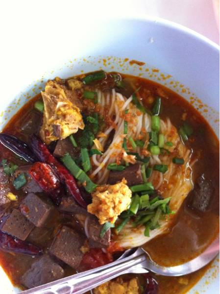 ขนมจีนน้ำเงี้ยว ที่ ร้านอาหาร ข้าวซอยเสมอใจ