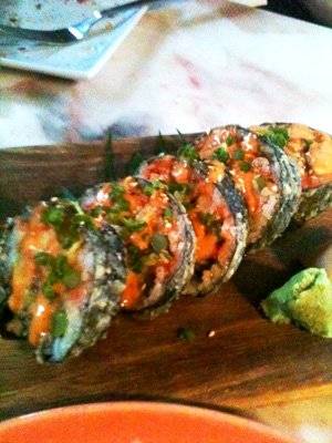 ซูชิโรลชุบแป้งทอด ที่ ร้านอาหาร Salt
