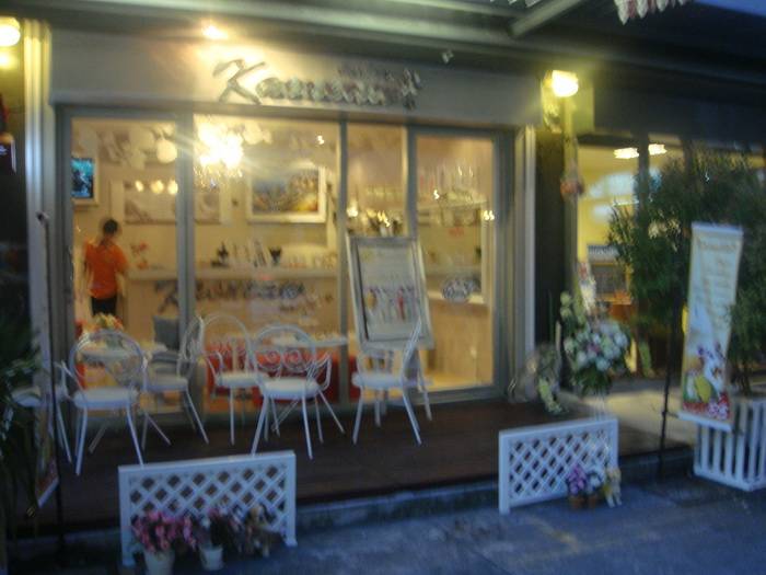 ถึงร้านละคร้าบ (รูปเบลอไปนิด >..<) ที่ ร้านอาหาร Knoneaw สยามสแควร์