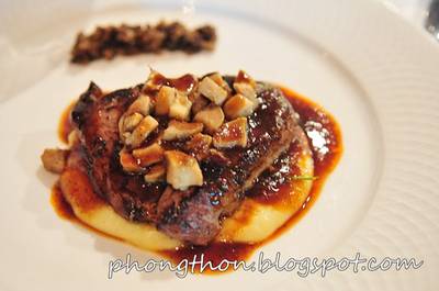 สเต็กเห็ด ที่ ร้านอาหาร Triplets Brasserie