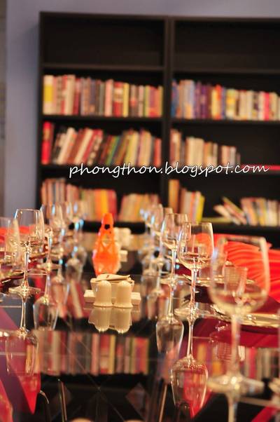 มุมหนึ่งในร้าน ที่ ร้านอาหาร Triplets Brasserie