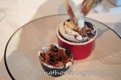 ร้านอาหาร Triplets Brasserie