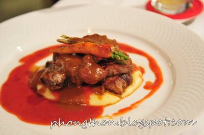 สเต็กหมู ที่ ร้านอาหาร Triplets Brasserie