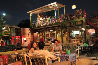 ทางเข้าด้านในอีกฝั่งครับ ที่ ร้านอาหาร Honeymoon